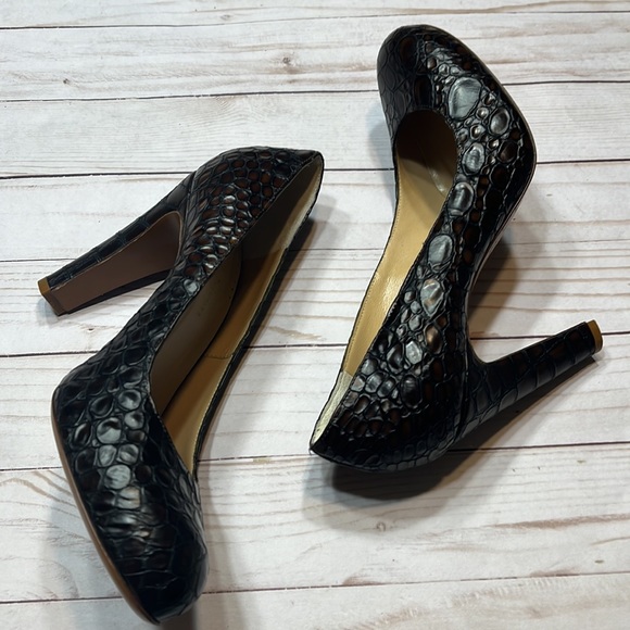 NWOB 4” Halston Heritage Brown Heels Reptile Print